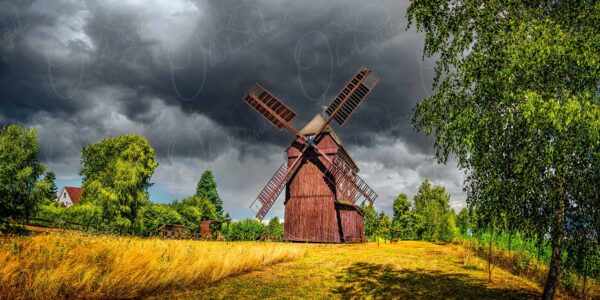 Oderwitz – Eine dramatische Wolkenstimmung über der sonnigen Birkmühle